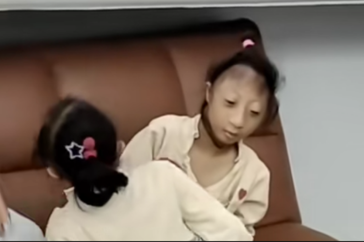 Nabila dan Sabila Sakit Apa? Bocah Kembar Viral Curi Simpati Setelah Tampil di Acara Sara Wijayanto