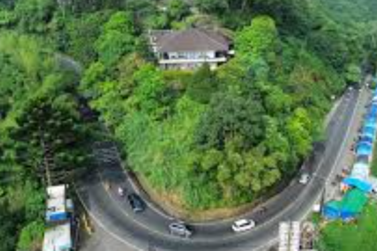 Potret Misterius Villa Peninggalan Presiden Soekarno yang Letaknya Tersembunyi di Samping Tebing Curam Puncak Bogor