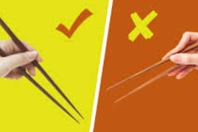 Cara Memegang Sumpit yang Benar Untuk Pemula Agar Tidak Malu-Maluin Saat Makan Bersama