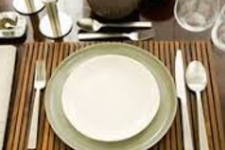 Apa itu Table Setting: Berikut Penjelasannya dan Alat-Alat Yang Dibutuhkan