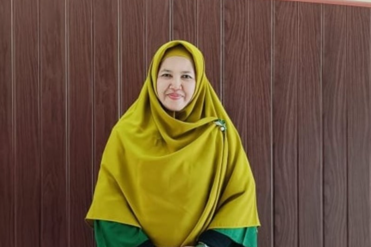Profil Bu Dini Fitria Kepsep SMAN 1 Cimarga, Dilaporkan ke Polisi Usai Tampar Siswanya Karena Merokok!