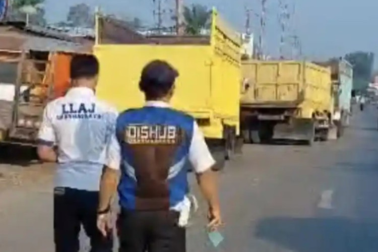 VIRAL! Pungutan Parkir Saat Antre BBM di SPBU Dharmasraya Buat Publik Geram, Begini Klarifikasi Dishub