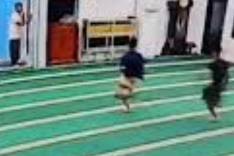 Link Video Viral ODGJ Umumkan Kiamat Pakai Toa Masjid HD, Munculkan Gelombang Tawa dan Komentar Satir di Internet