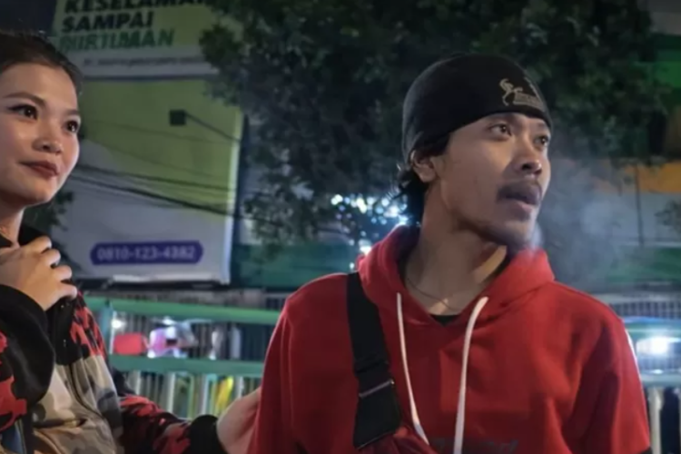 Si Paling Jagoan! Video Viral Pasutri Ngerokok di Motor Sambil Bawa Bayi Ngamuk Usai Ditegur