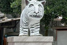 Patung Macan 'Kuda Nil' Putih Kediri Viral, Datangkan Berkah Ekonomi Warga Sekitar